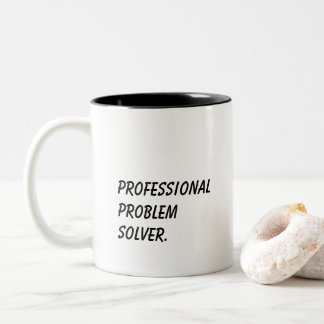 'Professionele Probleemoplosser' Grappig Collega C Tweekleurige Koffiemok