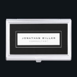Professionele zwarte & witte omhulde naam & titel visitekaarthouder<br><div class="desc">De professionele houder van het visitekaartje is voorzien van een stijlvol minimalistisch ontwerp in een zwart-wit kleurenpalet. De naam en de titel van de douane op een eenvoudige witte achtergrond, die in een strakke grens op een zwarte achtergrond wordt voorgesteld. Getoond met gepersonaliseerde naam en titel in eenvoudige moderne doopvont,...</div>