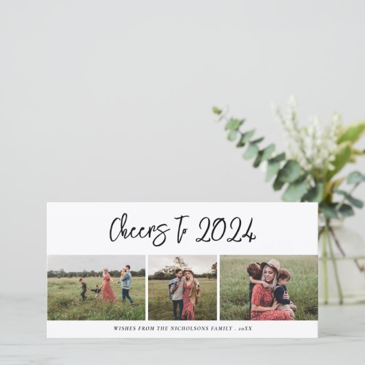 Proficiat aan 2024 Script Drie Familie Foto Modern Feestdagenkaart (Staand voorkant)