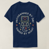 Programmer By Day Gamer By Night ConsoleCoding Gee T-shirt (Design voorkant)