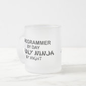 Programmer Deadly Ninja bij nacht Matglas Koffiemok (Voorkant links)