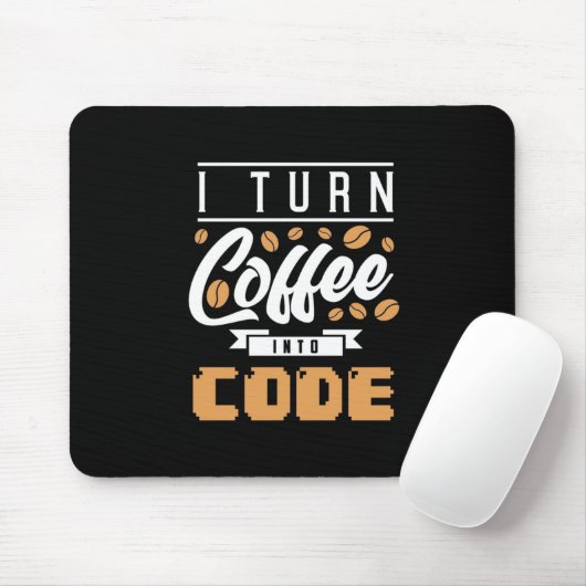 Programmer zet koffie in code muismat (Met muis)