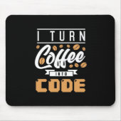 Programmer zet koffie in code muismat (Voorkant)