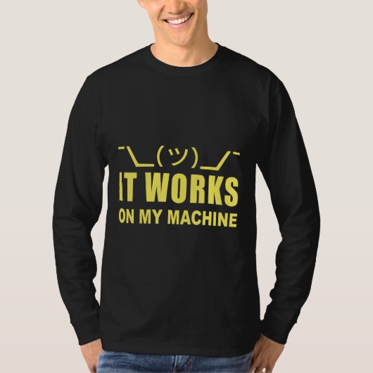 Programmeur het werkt op machine t-shirt (Voorkant)