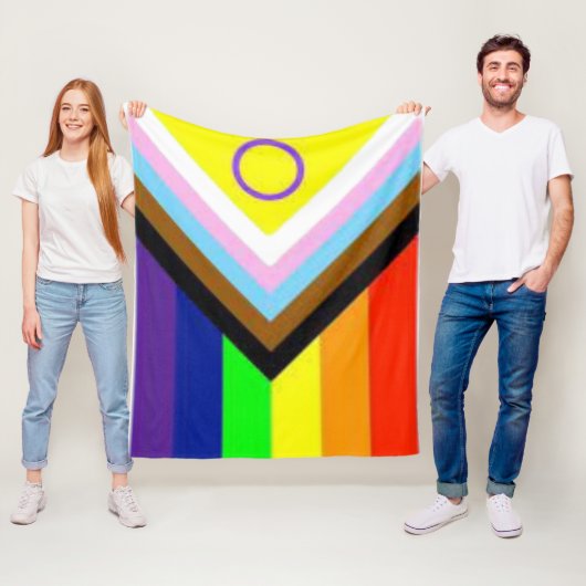 Progress LGBTQIA+ Pride Cadeaubed Dekdeken Fleece Deken (In situ)