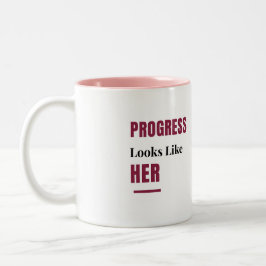 Progress Looks Like Her pink Mug – Gift for Women Tweekleurige Koffiemok