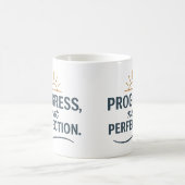 Progress, not perfection - Tea Mug Koffiemok (Center)