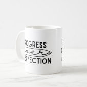 Progress Over Perfection Koffiemok (Voorkant links)