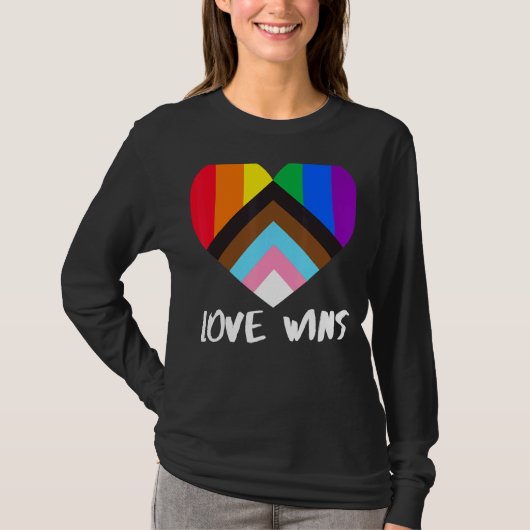 Progress Pride Flag Heart Inclusitivity Love Wins T-shirt (Voorkant)
