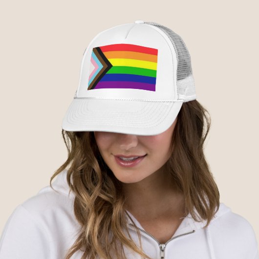 Progress Pride-honkapel Trucker Pet (In situ)