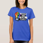 Progress Pride: Queer en gevreesd T-shirt (Voorkant)