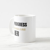 Progress Ziet Eruit Als Haar 11oz Mok – Internatio (Voorkant links)