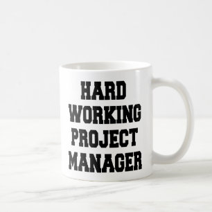 Projectmanager met hard werk koffiemok