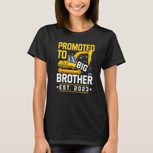 Promoted to Big Bro 2023 Leveled up to Big Brother T-shirt (Voorkant)