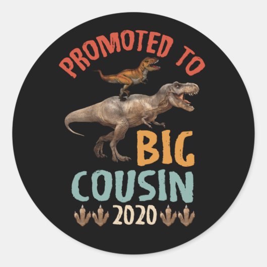 Promoted To Big Cousin 2022 T-rex Riding Dinosaur Ronde Sticker (Voorkant)