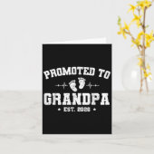 Promoted to Grandpa Est 2026 Zwangerschapsaankondi Kaart (Gele Bloem)