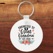 Promoted To Great Grandma Est 2026 First Time New  Sleutelhanger (Voorkant)