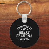 Promoted To Great Grandma Est 2026 First Time New Sleutelhanger (Voorkant)