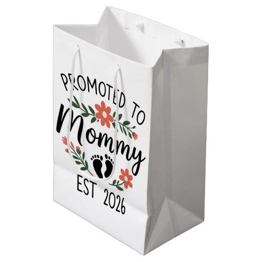 Promoted to Mommy 2026 Funny First Time Pregnancy Medium Cadeauzakje (Voorkant Gekanteld)