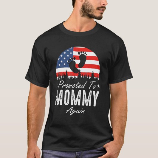 Promoted To Mommy Again 2024 US Flag Father's Day T-shirt (Voorkant)