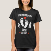 Promoted To Oma 2023 First Time New Grandma Pregna T-shirt (Voorkant)