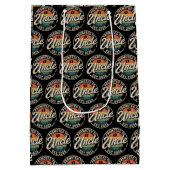 Promoted To Uncle Est 2026 Pregnancy Announcement Medium Cadeauzakje (Achterkant)