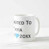 Promoted To Yiayia Black & Blue Mug Koffiemok (Voorkant rechts)