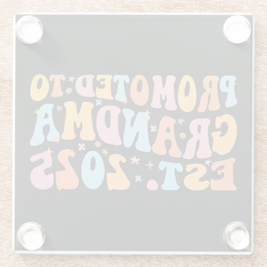 Promotie naar Oma Est. 2025 III Glazen Onderzetter (Achterkant)