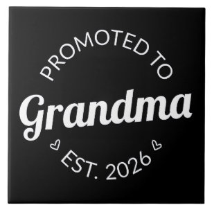 Promotie naar Oma Est. 2026 I Tegeltje