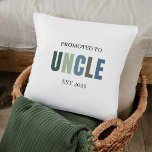 Promotie naar Uncle EST 2025 | Gepersonaliseerd ca Kussen<br><div class="desc">Herdenk het spannende moment met dit "Promoted to Uncle EST 2025" zachte pastelworp kussen. Perfect voor de eerste keer ooms, dit gezellige accent voegt een leuke en sentimentele touch aan de inrichting van het huis. Of het nu gaat om een onthulling van de baby, een zwangerschapsaankondiging of gewoon een verrassing,...</div>