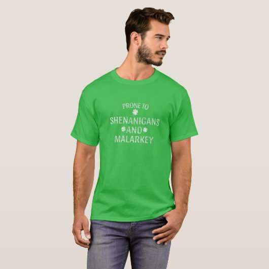 Prone to Shenanigans and Malarkey Funny Irish Prid T-shirt (Voorkant volledig)