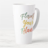 pronken met uw gebreken latte mok (Rechterhoek)