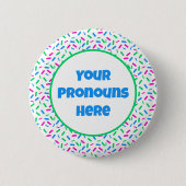 PRONOUNS Rainbow Sprinkles Polysexual Pride Flag Ronde Button 5,7 Cm (Voorkant)