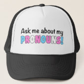 Pronouns Trucker Hat (Trans Pride) Trucker Pet (Voorkant)