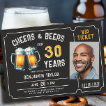 Proost Beers Ticket Mannen Rustic 30th Birthday Fo Kaart<br><div class="desc">Op zoek naar 30ste verjaardagsideeën voor mannen? Mok Deze rustieke verjaardagsfeestuitnodigingen met een bierfeestthema, met een illustratie van twee bieruitnodigingen, de titel "Cheers and Beers", een ticket lijst en een fotosjabloon, zijn slechts het... ticket om uw man in stijl te vieren. Deze uitnodigingen voor 30e verjaardagsfeestjes voor mannen met een...</div>