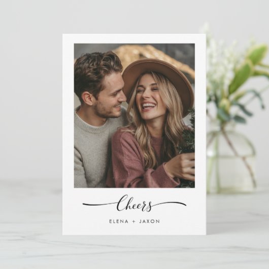 Proost Elegante Pas getrouwd Eerste Kerstfoto Feestdagenkaart (Staand voorkant)