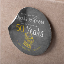 Proost en bier voor 50 jaar typografie verjaardag