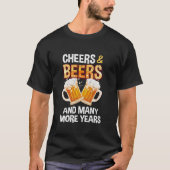 Proost en biertjes en nog veel meer jaren Grappig  T-shirt (Voorkant)