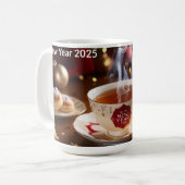 "Proost op 2025: Nieuwjaarsbekerverkoop - Sip in s Koffiemok (Voorkant links)