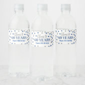 Proost op 60 Years Blue Silver Confetti Verjaardag Waterfles Etiket (Flessen)