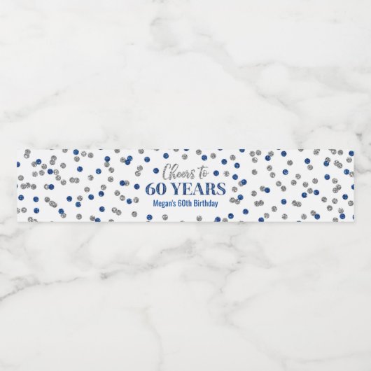 Proost op 60 Years Blue Silver Confetti Verjaardag Waterfles Etiket (Enkel label)