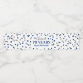 Proost op 70 Years Blue Silver Confetti Verjaardag Waterfles Etiket (Enkel label)