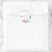 Proost op de Liefde Roze Bruidsmeisje Uitnodiging  Ronde Sticker (Tas)