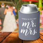 Proost op de nieuwe Mr. & Mrs Wedding Blikjeskoeler<br><div class="desc">Viel de nieuwslezer of gebruik de koelbox voor casual huwelijksgunsten. E-mail @ JMR._Designs@yahoo.com als u hulp nodig hebt of om het even welk speciaal verzoek hebt.</div>