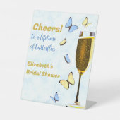 Proost Op Een Leven Lang Vlinders Bruidsfeest Reclamebord Met Voetstuk (Voorkant)