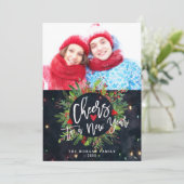 Proost op een Nieuwjaars Script Krans Groet Foto Feestdagenkaart (Staand voorkant)