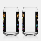 Proost op vrienden die samen Drinken Blikvorm Glas (Links)