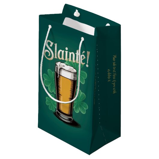 Proost! Sint-Patricksdag Pint Bier op Groen Klein Cadeauzakje (Voorkant Gekanteld)
