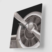 Propeller van het vliegtuig vierkante klok (Hoek)