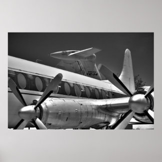 Props en mails in zwart-wit poster